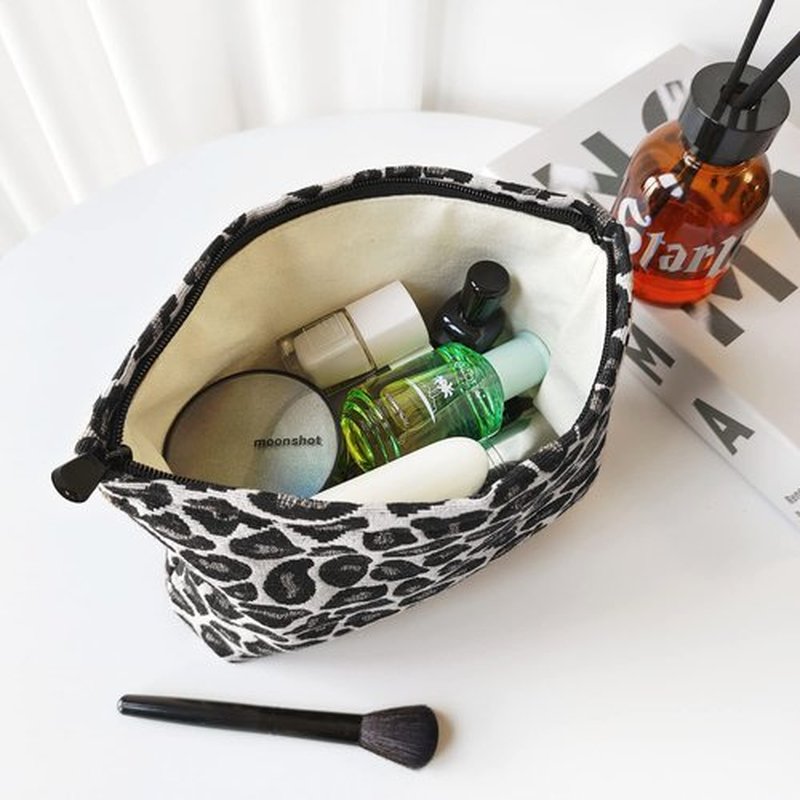 STARDW Leopard Print Makeup Bag Cosmetic Bags for Women and Girls,Travel Makeup Bag Large Capacity Canvas Makeup Bag,Makeup Organizer Bag Zipper Pouch (Gray Leopard)