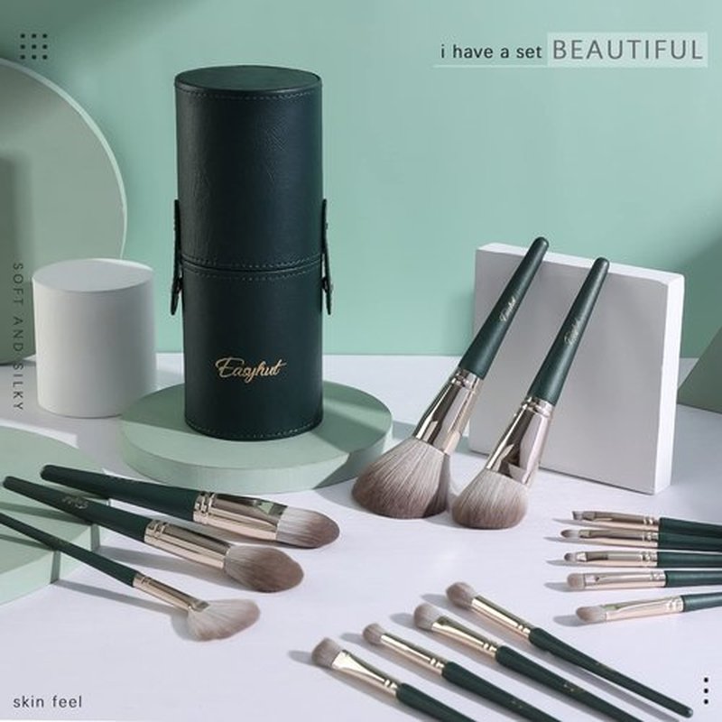 Makeup Brush Set 16 Pcs Premium Synthetic Kabuki Foundation Powder Concealer Brushes for Face Cosmetic Eyeshadow Eyebrow Eyeliner with Makeup Sponge Brush cleaner in Storage Case, (Green)
