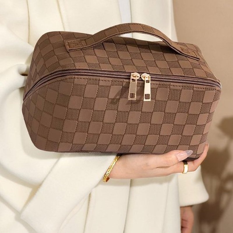 MINGRI Large Capacity Travel Cosmetic Bag for Women,Portable PU Leather Checkered Makeup Bag Water Resistant,Flat Open Multifunctional Storage Toiletry Bag with Divider and Handle (Brown)