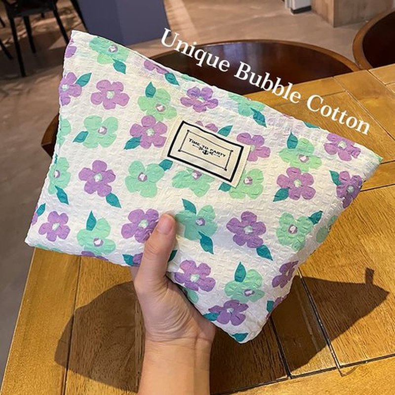 STARDW Cosmetic Bags for Women Flower Makeup Bag Cute Cosmetic Bag Travel Toiletry Bag Large Capacity Canvas Makeup Organizer Bag Zipper Pouch (Purple Flowers)