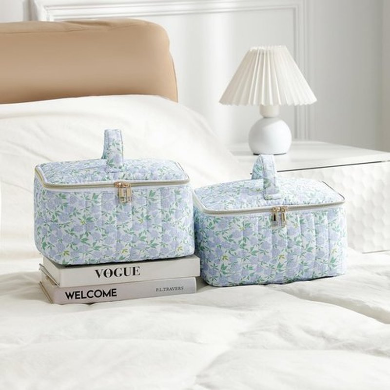 uekeboag Large Travel Quilted Makeup Bag for Women, Floral Cotton Cosmetic Bag, Coquette Aesthetic Floral Toiletry Organizer Bag(09Green Leaves
