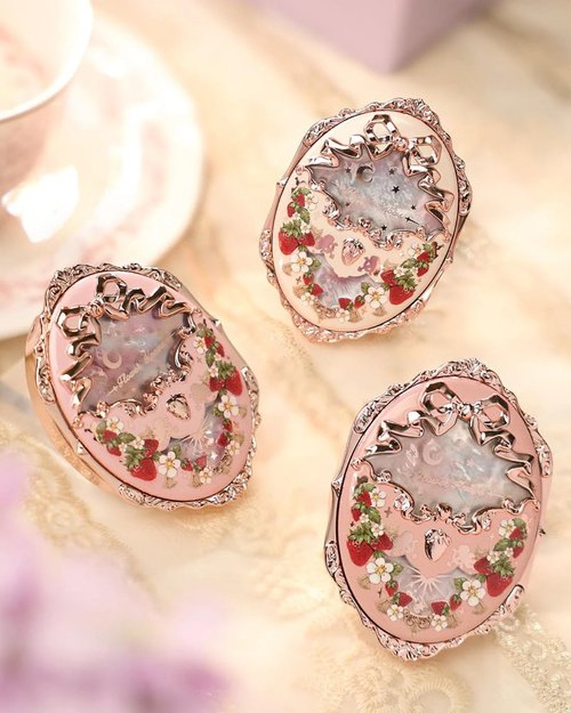 Strawberry Rococo Embossed Blush (03 Classic Ballet, 5g)
