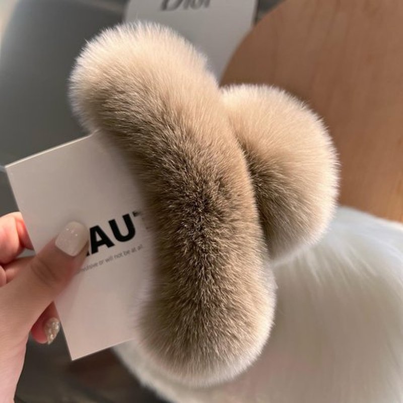 papasgix Hair Claw Clips for Women, Large Faux Fur Hair Claw Clip for Women, Large Hair Clips Winter Fluffy Plush Hair Claw Clips Hair Accessories (Coffee+White)