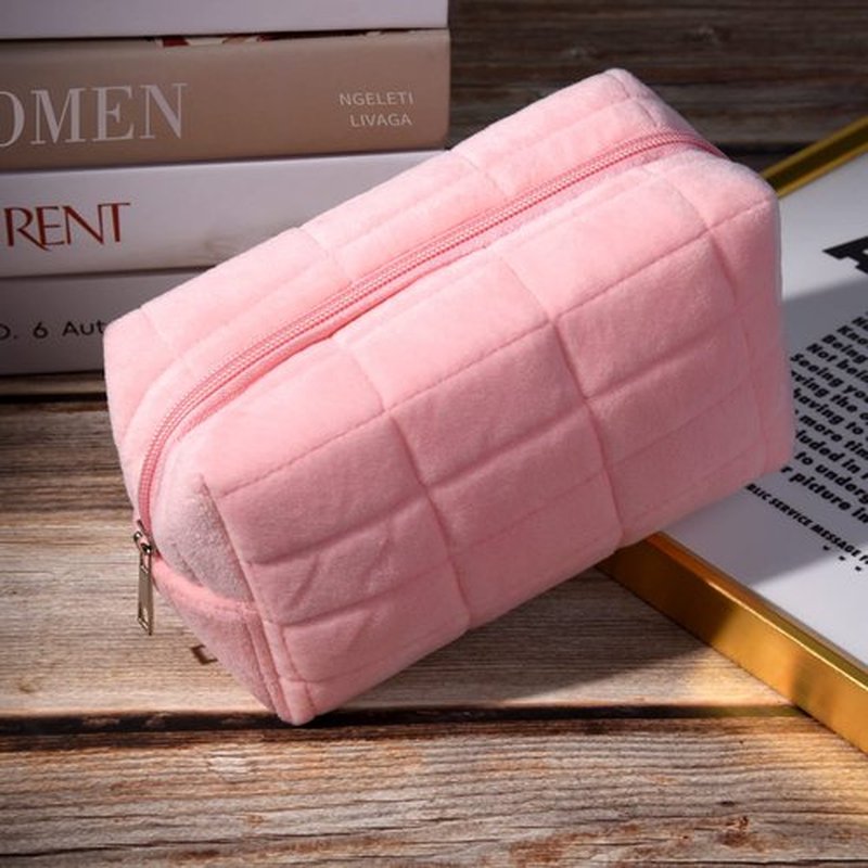 SOIDRAM Makeup Bag Checkered Cosmetic Bag Plush Pink Makeup Pouch 1Pcs Large Capacity Makeup Bags and 1Pcs Makeup Brushes Storage Bag Travel Toiletry Bag Organizer