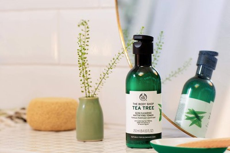 The Body Shop Tea Tree Skin Clearing Mattifying Toner, 13.5 Fl Oz (Vegan)
