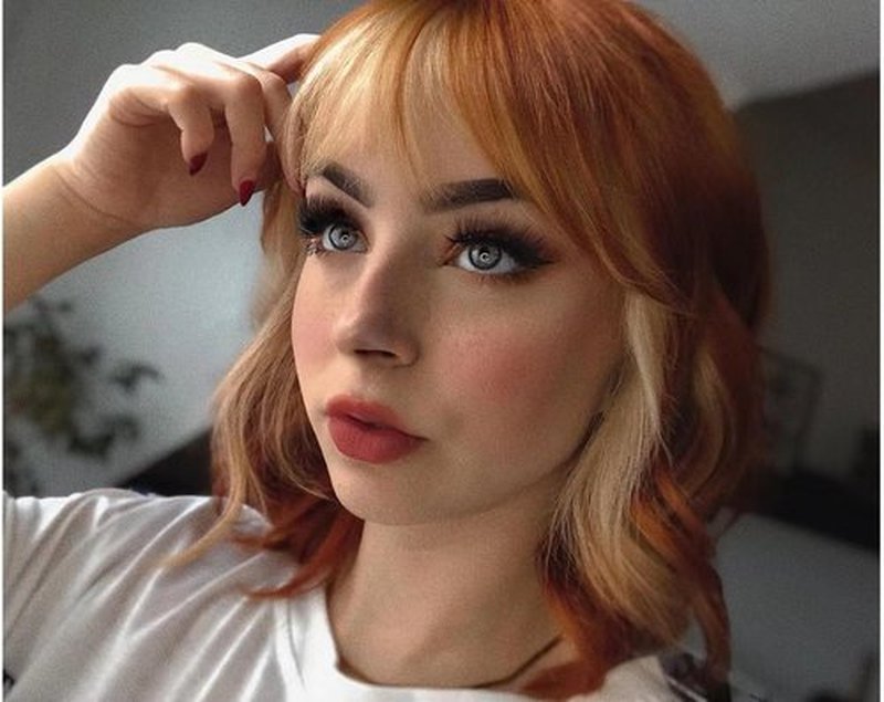 MSMYRNS Short Wavy Curly Bob Wig with Bangs Ginger Brown Mixed 613 Blonde Highlights Color Glueless Heat Resistant Synthetic Wig Full Wig For Women Girls Fashion 14 Inch