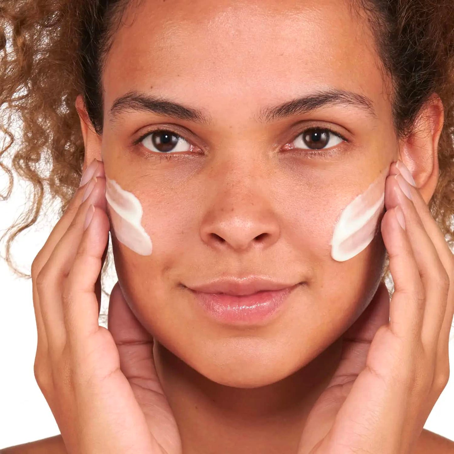 No7 Early Defence Hypo-Allergenic Night Cream - Lightweight Hydrating Face Cream - Lipopeptides & Vitamin A for Fine Lines and Wrinkles - Night Time Face Moisturizer with Retinyl Palmitate (50ml)