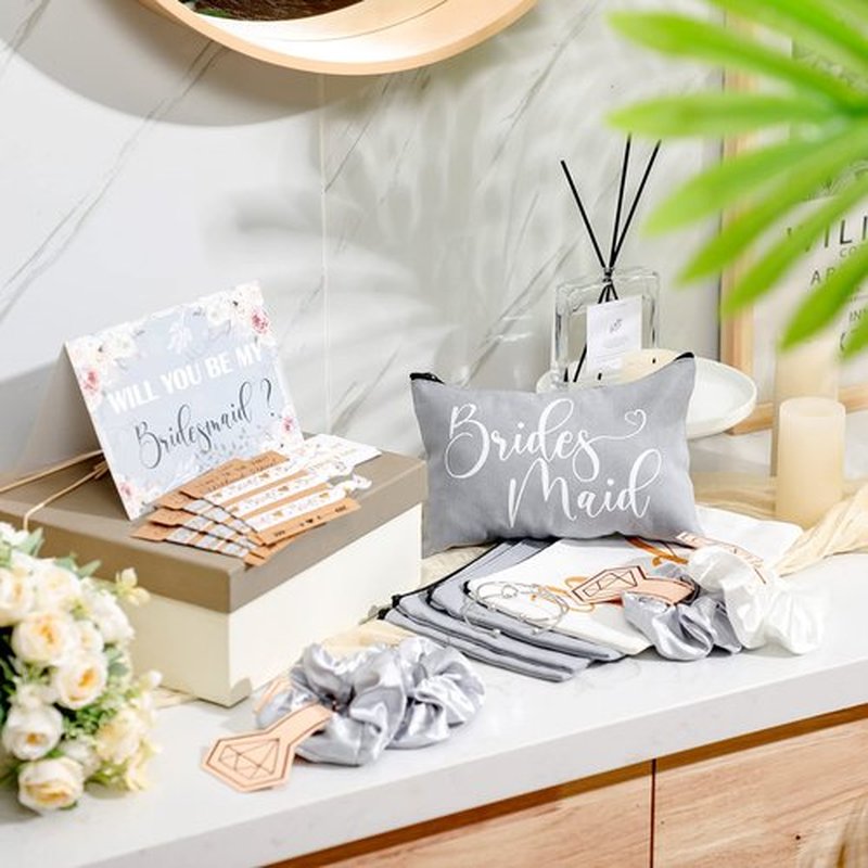 63 Pcs Bridesmaid Proposal Gifts Bulk Maid of Honor Gifts Matron of Honor Gifts Brides Bridesmaid Cosmetic Makeup Bag Hair Knotted Bracelets Invitation Cards for Wedding Bachelorette (Rhinestone)