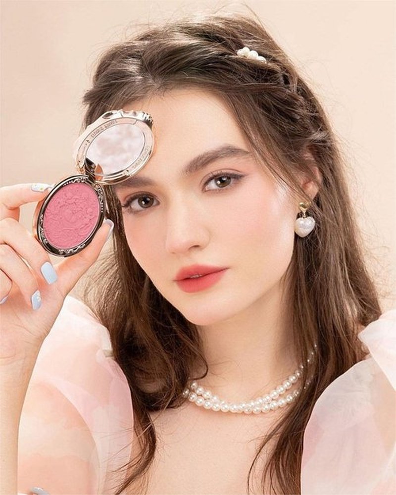Strawberry Rococo Embossed Blush (05 Berry Mary, 5g)
