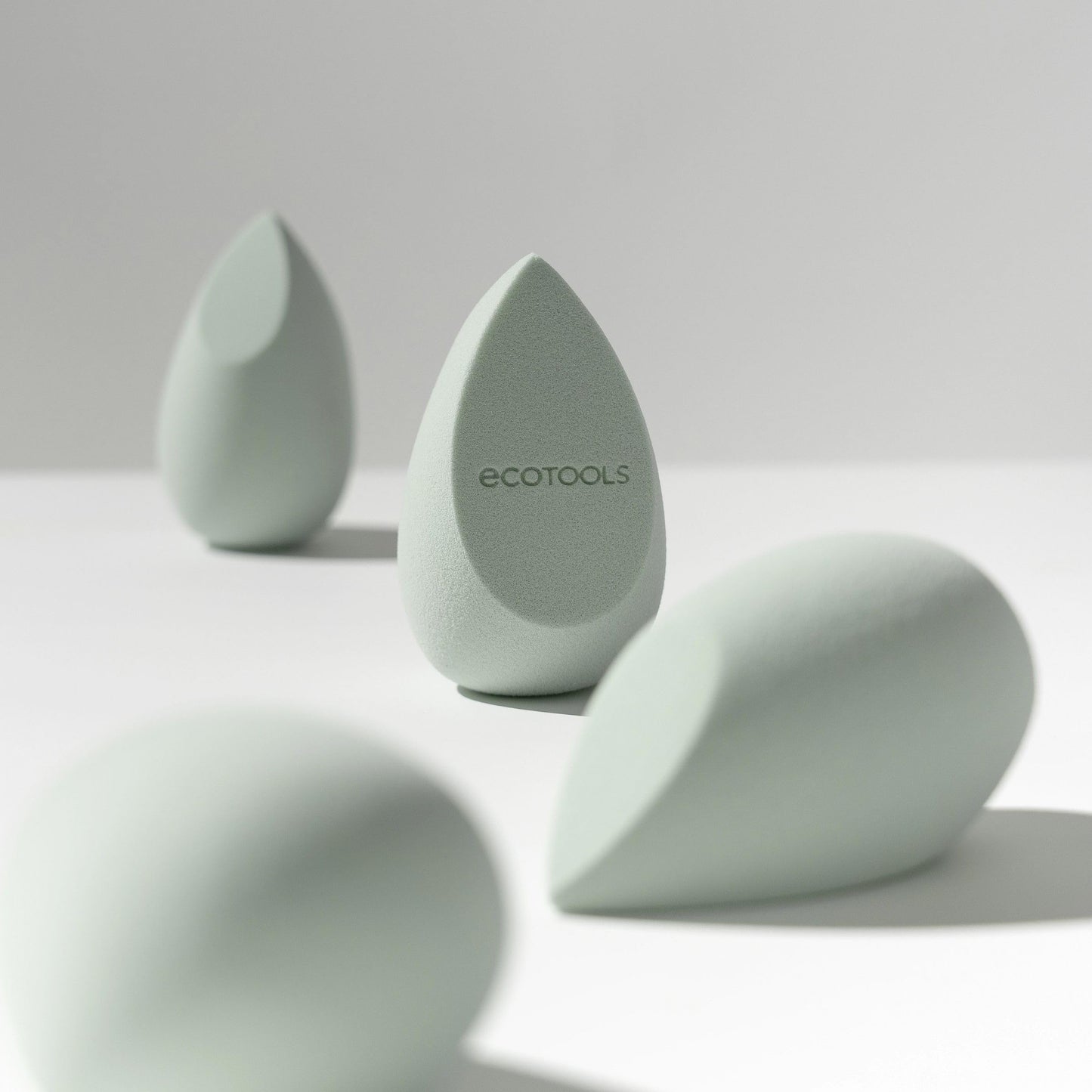 EcoTools Blurring Blender Makeup Sponge Duo, Makeup Blender Sponge For Blurred Skin, For Liquid & Cream Foundation, Cloud Coverage Memory Foam, Eco Friendly & Latex Free, Cruelty-Free & Vegan, 2 Count