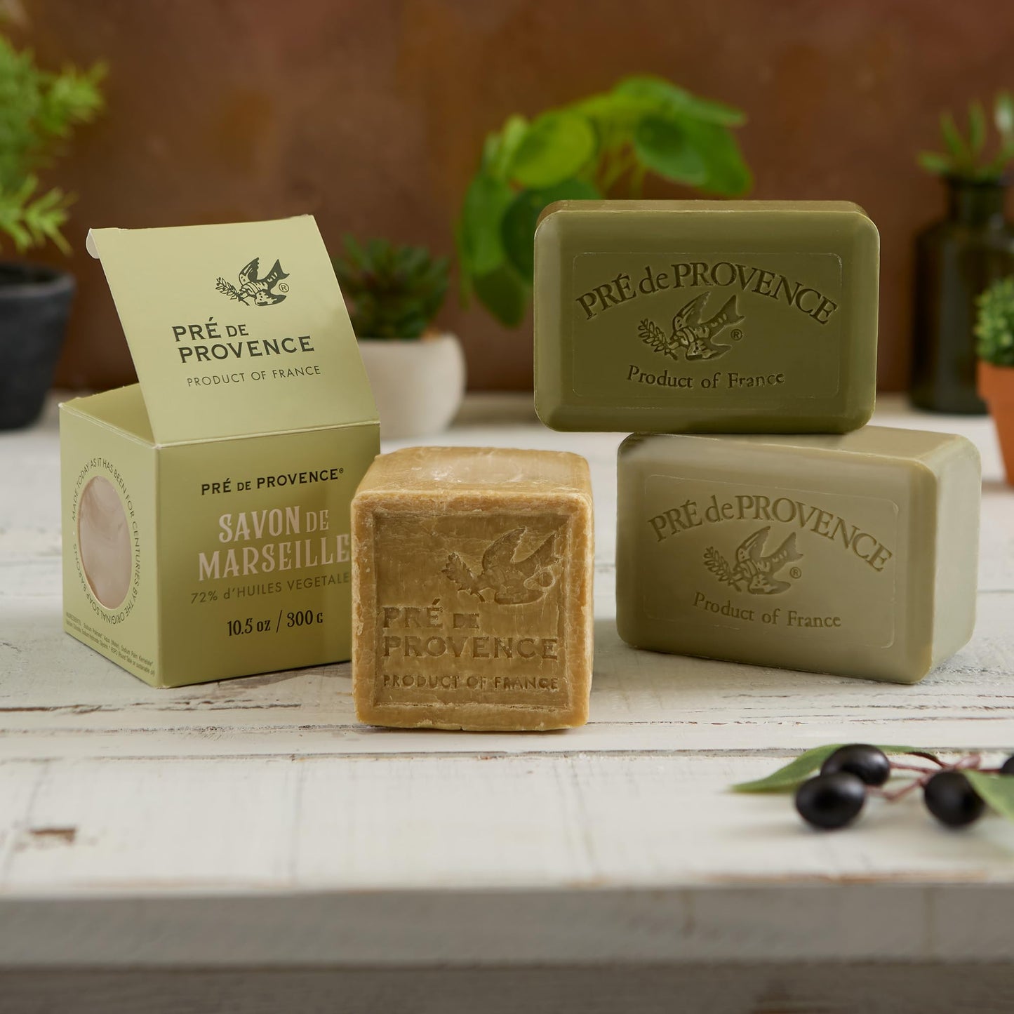Pre de Provence Artisanal Soap Bar, Enriched with Organic Shea Butter, Natural French Skincare, Quad Milled for Rich Smooth Lather, 8.8 Ounce, Olive Oil