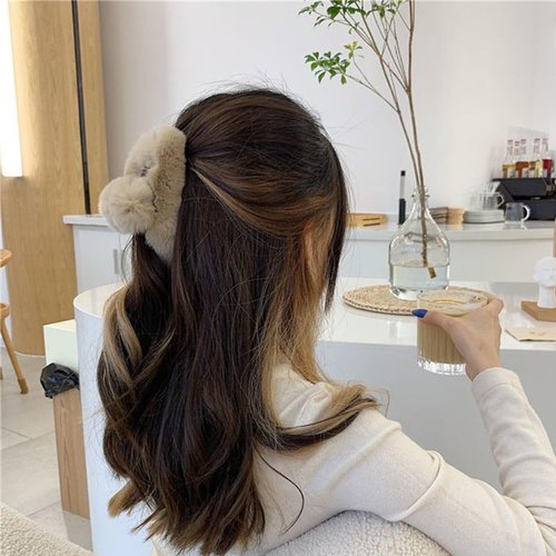 papasgix Hair Claw Clips for Women, Large Faux Fur Hair Claw Clip for Women, Large Hair Clips Winter Fluffy Plush Hair Claw Clips Hair Accessories (Camel+Milk Tea)