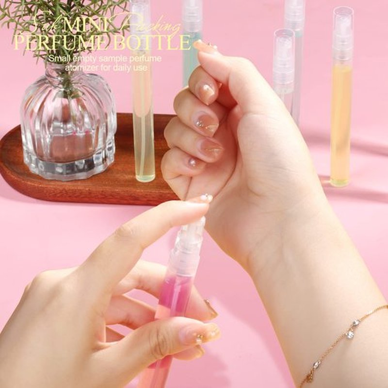 Fandamei Mini Spray Bottle, 10 Pack 10ml Mini Plastic Spray Bottle Empty, Fine Mist Refillable Mini Perfume Bottle, Perfume Atomizer, Small Empty Sample Containers, Plastic Portable Travel Bottle