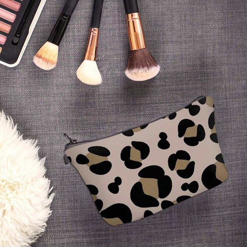 LOOMILOO Cosmetic Bag for Women, Adorable Roomy Makeup Bags Travel Water Resistant Toiletry Bag Accessories Organizer Liama Gifts (Leopard Print 51503)