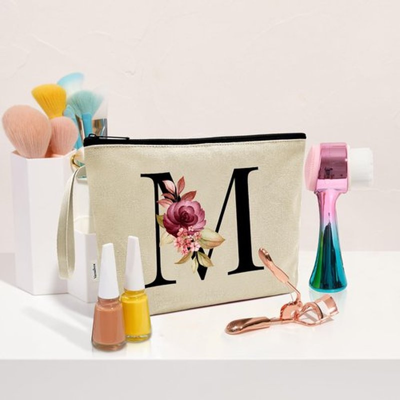 Vavabox A-Z Personalized Makeup Bag,Birthday Gifts for Women Mom,Gifts for Best Friend,Bride Bridesmaid Cosmetic bag (M, Cream)