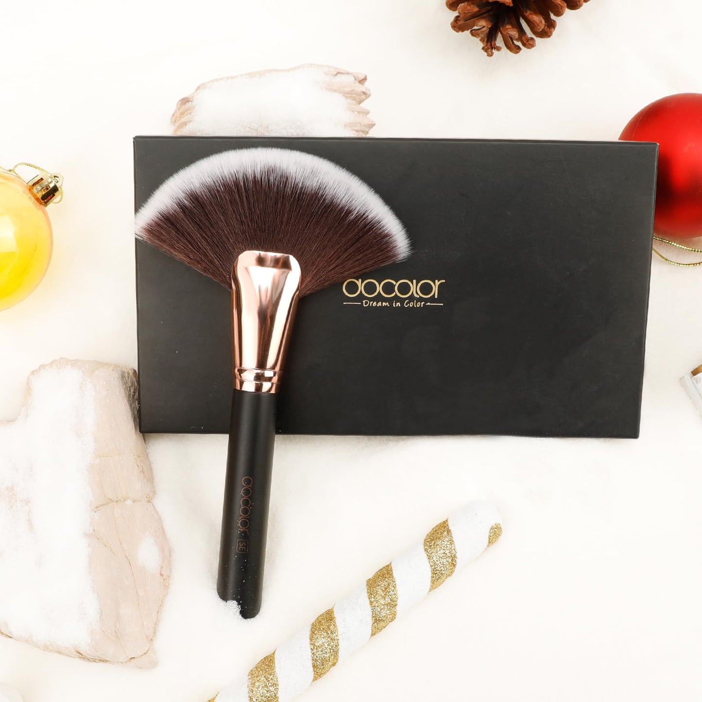 Docolor Fan Brush Finishing Powder Brush Multi-use Brush For Face and body Professional Highlighting Blush powder Bronzer Cheekbones Make Up Brushes Perfect For Spray Tan Powder Synthetic Hair Soft