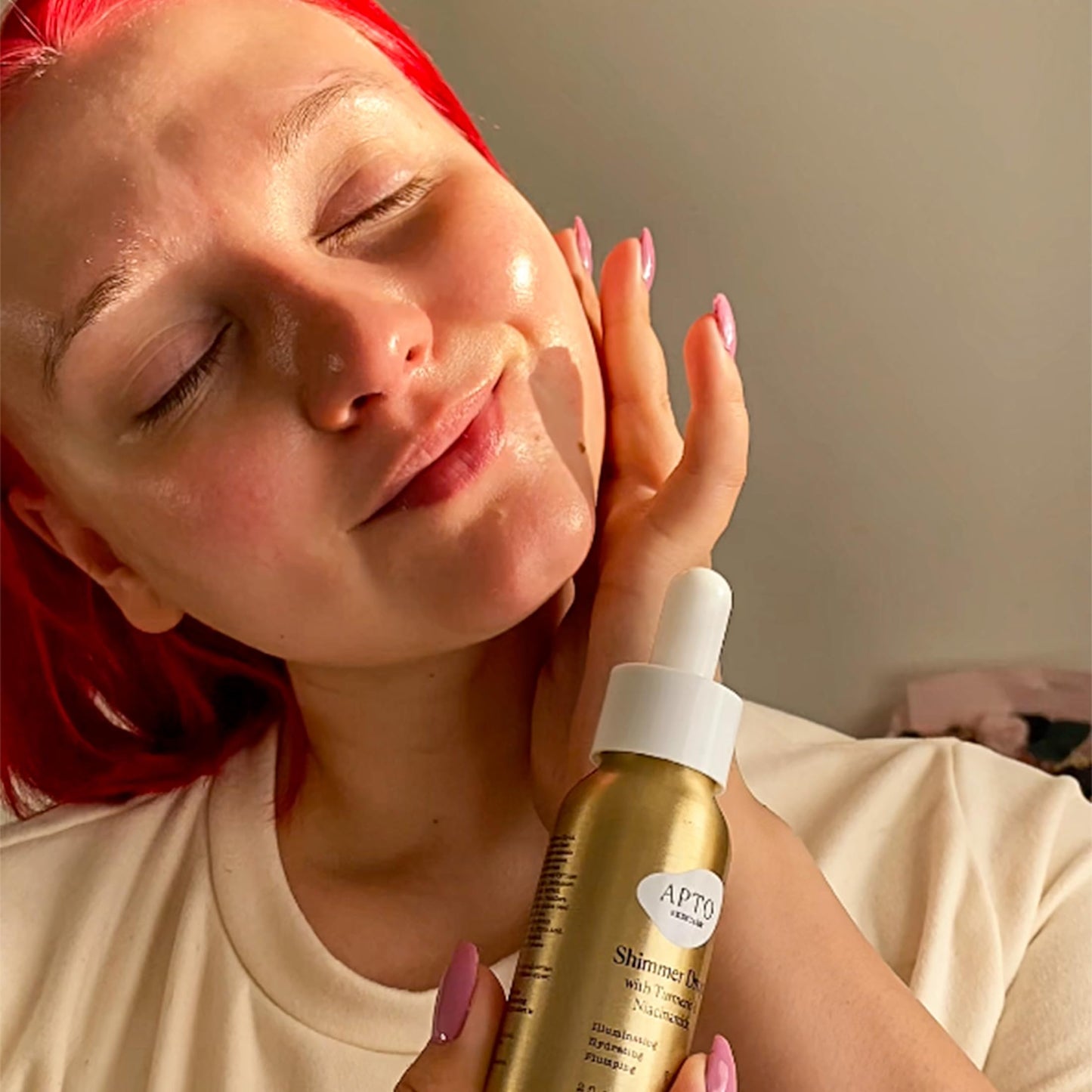 APTO Shimmer Drops w/Turmeric & Niacinamide: Nourishing Serum for a Subtle Sun-Kissed Face or Body Glow, 2 fl. oz.
