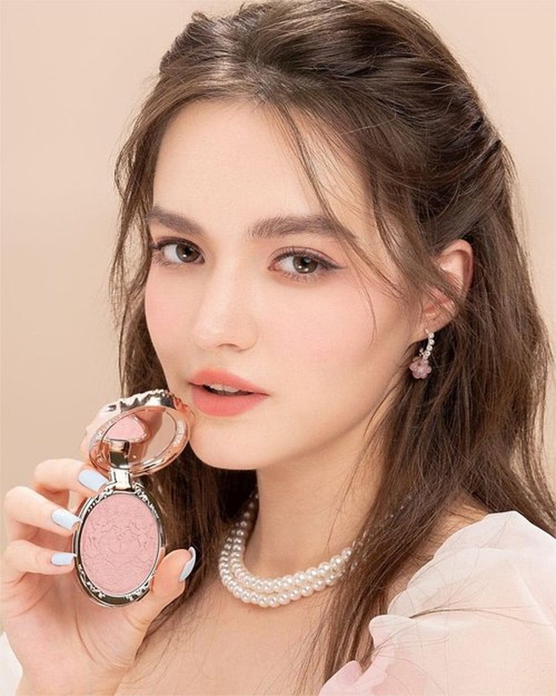 Strawberry Rococo Embossed Blush (01 Angel Chanson, 5g)