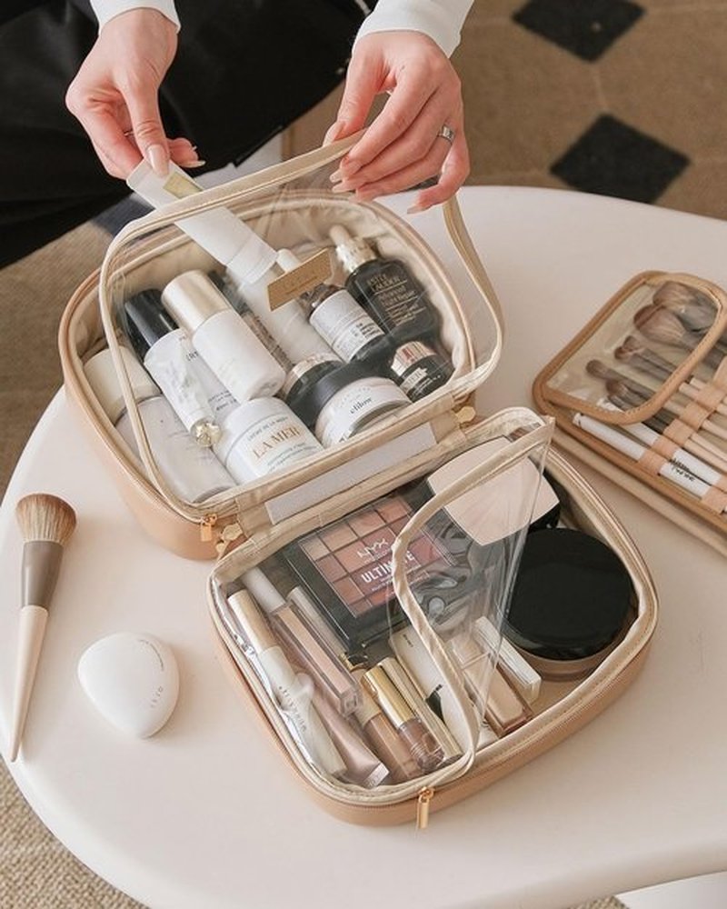 EACHY Travel Makeup Bag, Large Capacity Cosmetic Bags for Women, Waterproof PU Leather Make Up Bag with Makeup Brush Organizer (Beige)