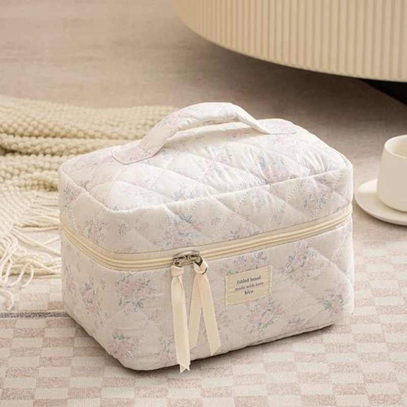 uekeboag Large Travel Quilted Makeup Bag for Women, Floral Cotton Cosmetic Bag, Coquette Aesthetic Floral Toiletry Organizer Bag (07PinkRose)