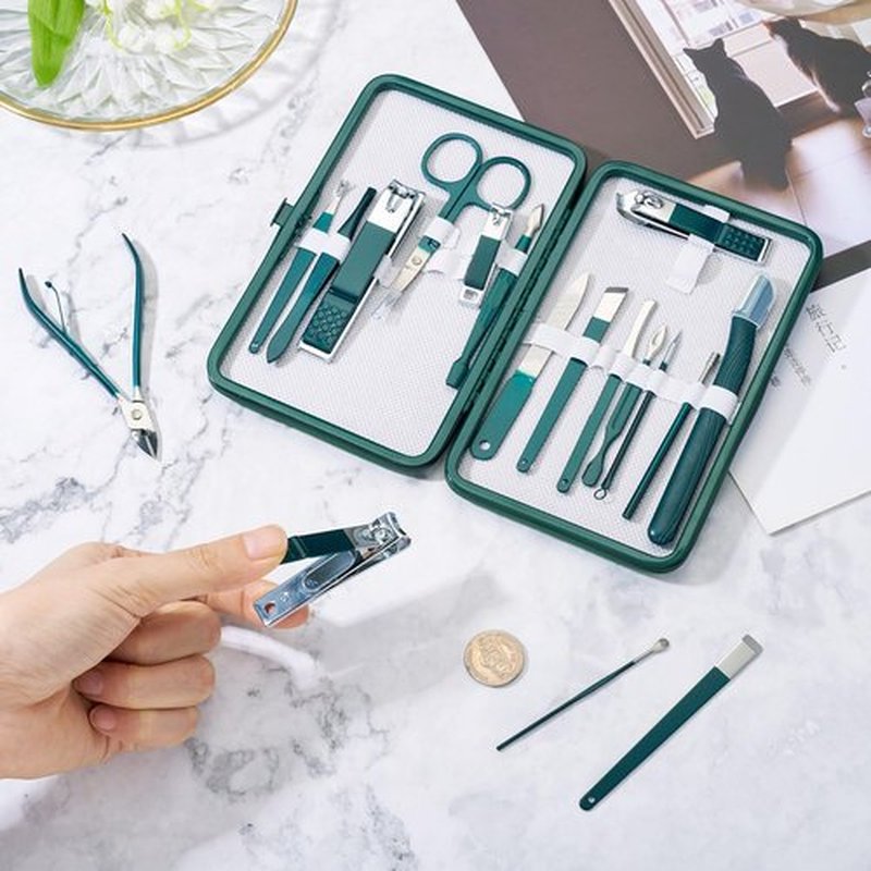 Magibeads Nail Clippers Set Travel Manicure Kit Professional Stainless Steel Nail Care Tools with Travel Case Manicure & Pedicure Set of 18pcs for Family(Teal)