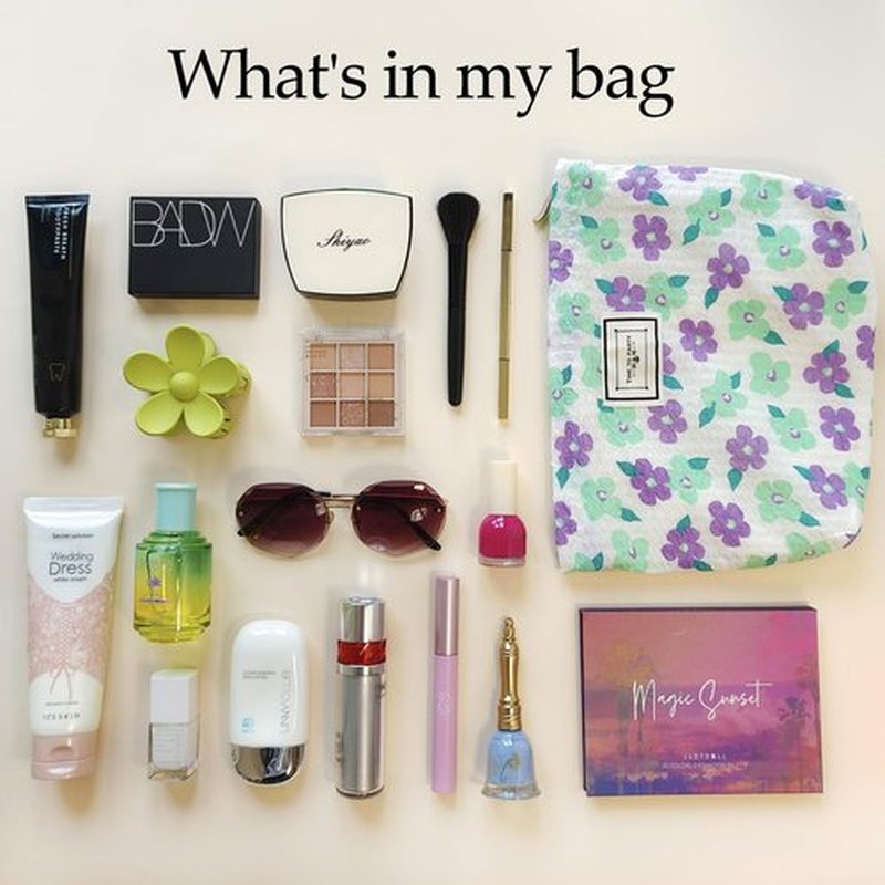 STARDW Cosmetic Bags for Women Flower Makeup Bag Cute Cosmetic Bag Travel Toiletry Bag Large Capacity Canvas Makeup Organizer Bag Zipper Pouch (Purple Flowers)
