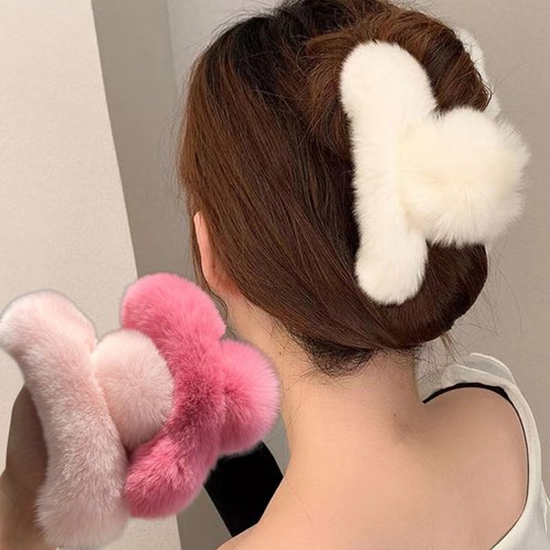 papasgix Hair Claw Clips for Women, Large Faux Fur Hair Claw Clip for Women, Large Hair Clips Winter Fluffy Plush Hair Claw Clips Hair Accessories (Black+White)