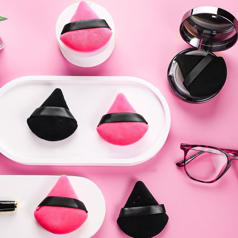 Pimoys 6 Pieces Powder Puff Face Soft Triangle Makeup Puff for Loose Powder Setting Powder, Velour Foundation Blender Sponge Beauty Makeup Tools (Black, Rose Red)