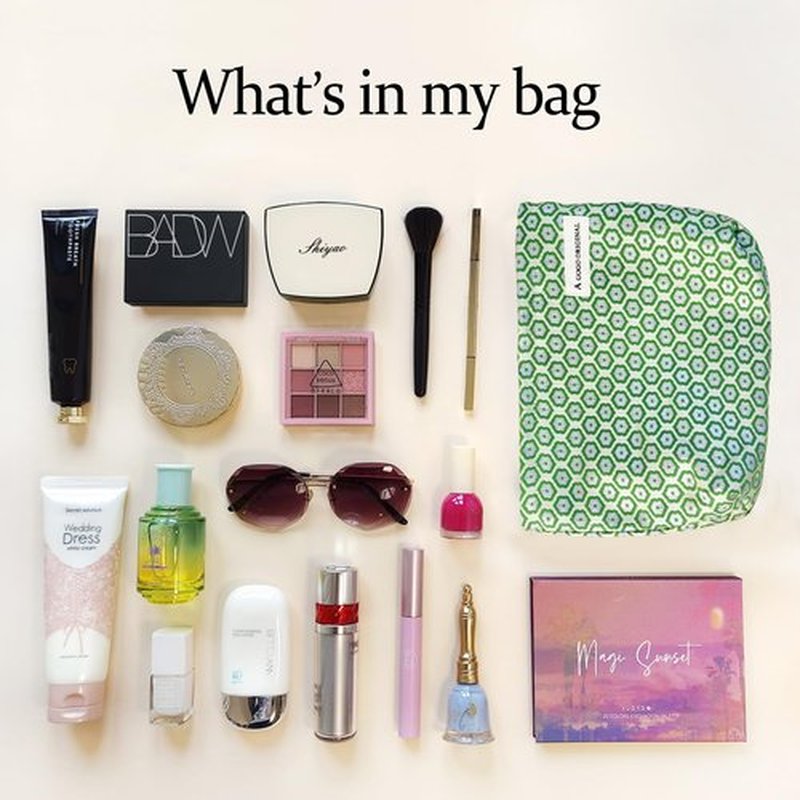 STARDW Aesthetic Cute Makeup Bag Cosmetic Bags for Women, Large Capacity Skincare Bag Travel Toiletry Bag,Makeup Organizer Bag Zipper Makeup Pouch