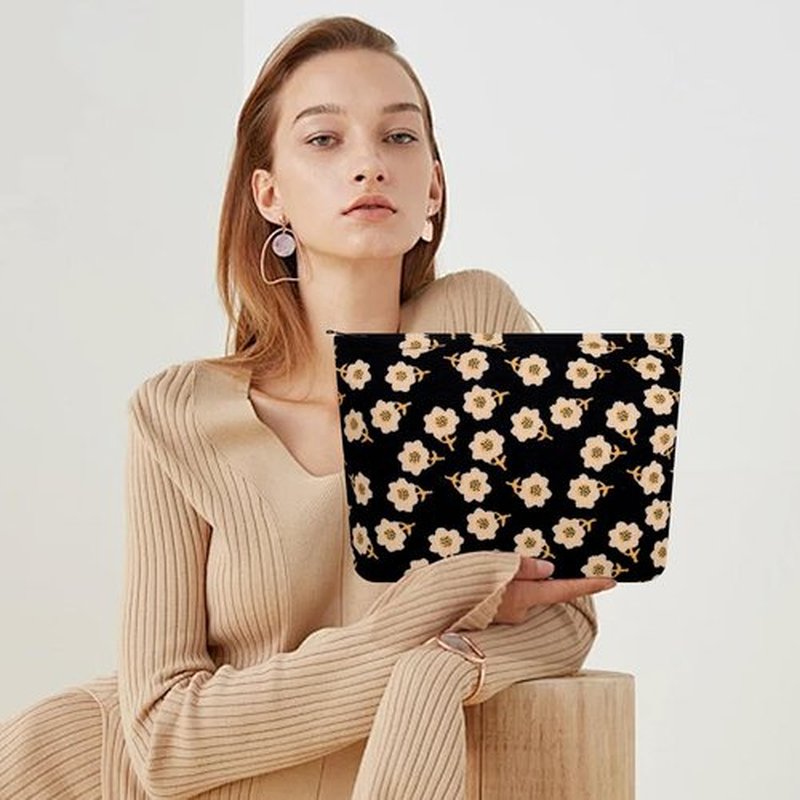 Wudimeitt Cosmetic bag Makeup bag Preppy Cute Corduroy Toiletry bag for women travel essentials (Flower black)