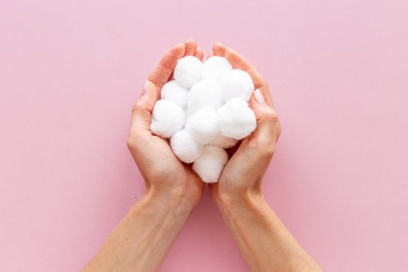 DecorRack 600 ct Small Cotton Balls, 100% Pure Natural Cotton, for Make-Up, Nail Polish Removal, Pet Care, Soft and Absorbent (Pack of 600)
