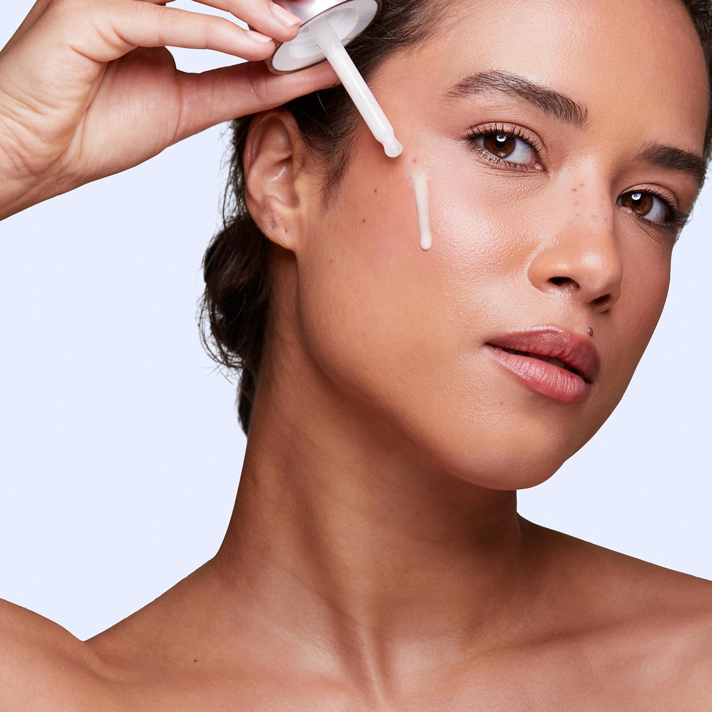 Clarins Bright Plus Serum | Skin Has A Healthy-Looking Glow and Skin Tone Is Visibly Improved* | Visibly Brightens and Boosts Radiance | Targets Dark Spots | Acerola Extract, Rich In Vitamin C | 1 Oz