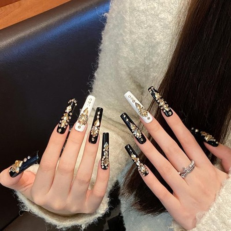 MNAFAYY 100% Handmade Nails 3D Rhinestone Crystal Extra Long Press On Nails Full Cover Luxury Gems Gorgeous Reusable UV Finished Fake False Nails Acrylic Nail Kit With Box Gifts for Women Black S