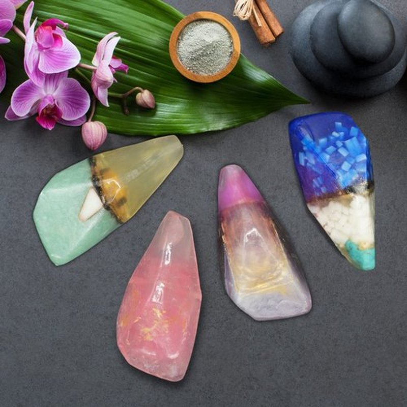 Rock Soap- Soap Rocks Set of 2- Gemstone Soaps with Real Crystals Inside- Decorative Crystal Soap with Natural Ingredients & Essential Oil- Moisturizing & Scented Fancy Soap Gift for Women & Men