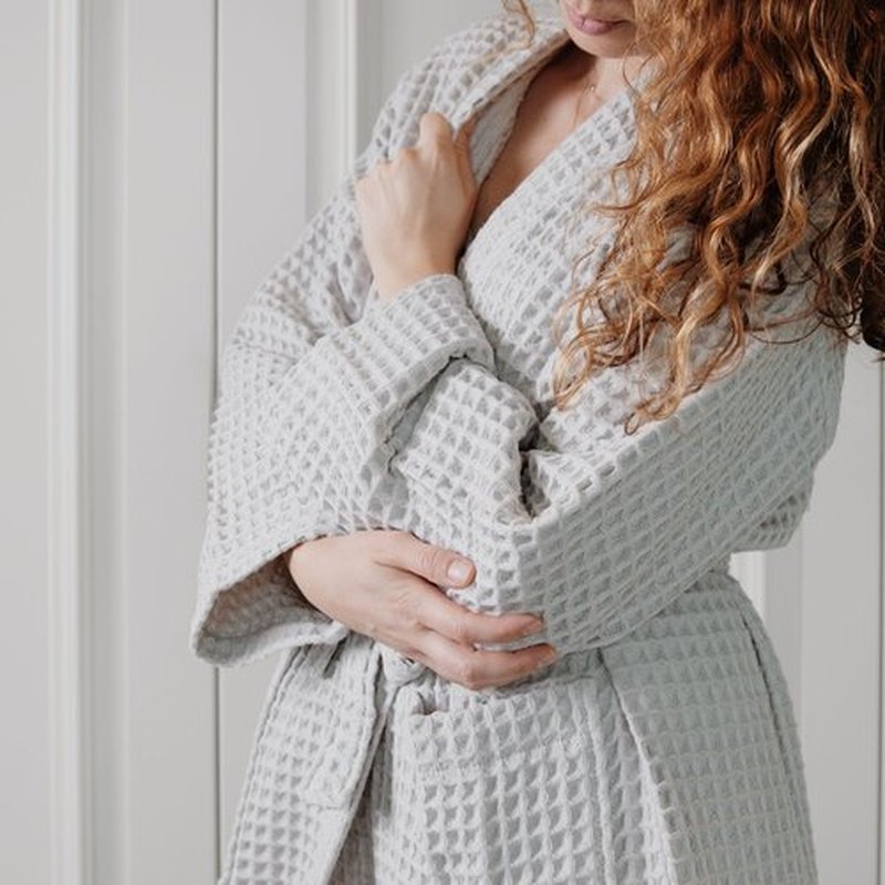 100% Cotton Waffle Kimono Bathrobe for Men & Women, Cozy Leisurewear with Functional Pockets, Comfortable and Soft Robe for Relaxation (Light Grey, Bathrobe - Small)