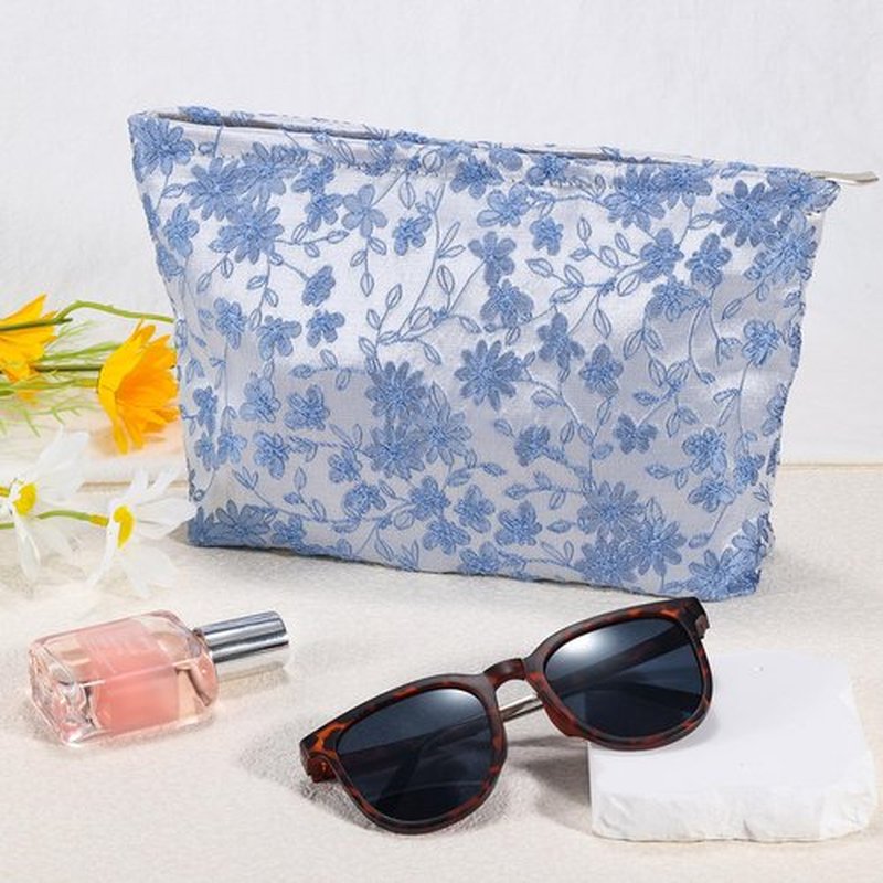 ZLFSRQ Daisy Flower Makeup Bag Travel Floral Cute Cosmetic Bags for Women Large Makeup Pouch Zipper Cosmetic Pouch for Purse Aesthetic Embroidery Blue Makeup Organizer Bag Portable Toiletry Bag
