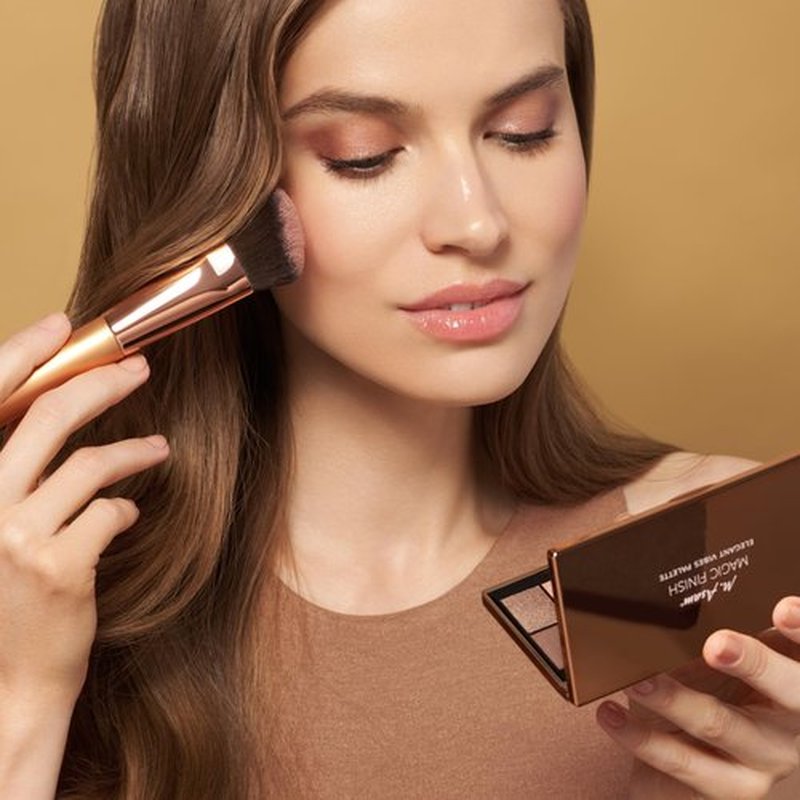 M. Asam Magic Finish Elegant Vibes Palette (8 x 0.03 oz + 1x 0.14g) - Eye Shadow Palette, 8 Harmonizing Eyeshadow Shades & Blush, High Color Payoff, Satin-touch Texture, Enriched With Vitamin E