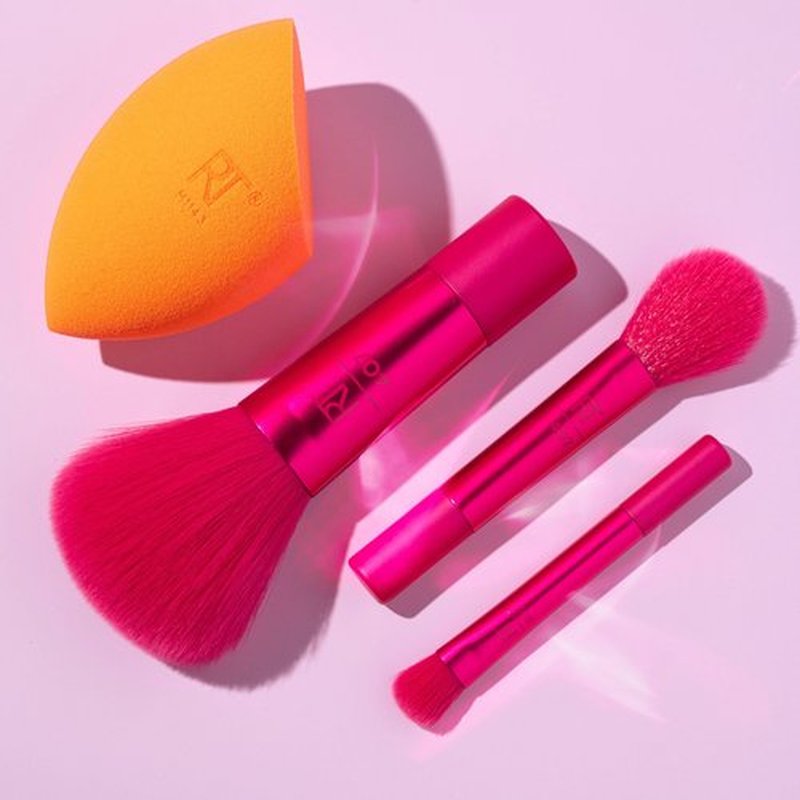 Real Techniques Limited Edition Mini Holidaze Brush + Sponge Kit, Makeup Brush & Makeup Blending Sponge Set, For Foundation, Powder, & Eyeshadow, Travel Makeup Tools, 4 Piece Gift Set