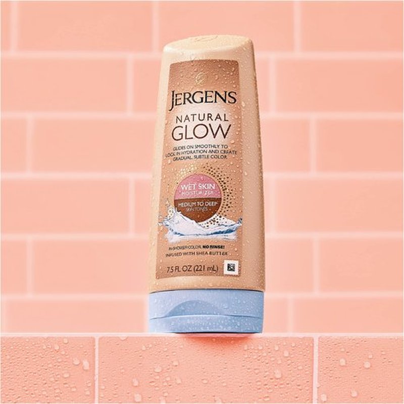 Jergens Natural Glow In-shower Lotion, Self Tanner for Medium to Deep Skin Tone, Wet Skin Lotion, Sunless Tanner Locks in Hydration for Gradual, Flawless Color, 7.5 Ounce (Pack of 2)