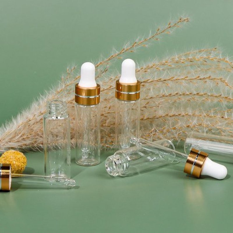 Comrzor 50 Pack 5ml Clear Glass Dropper Bottles with 2 Pcs Plastic Droppers, Mini Sample Dropper Bottles for Essential Oils Perfume Cosmetic Liquid, Empty Travel Sample Vials with Gold Cap