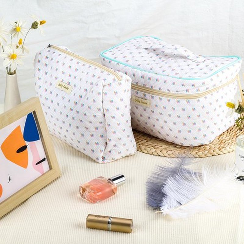 URSKYTOUS 2Pcs Cotton Quilted Makeup Bag for Women Floral Travel Large Small Cosmetic Bag Set Big Cute Makeup Pouch Portable Toiletry Bag Organizer Storage Coquette Aesthetic White Makeup Brush Bag