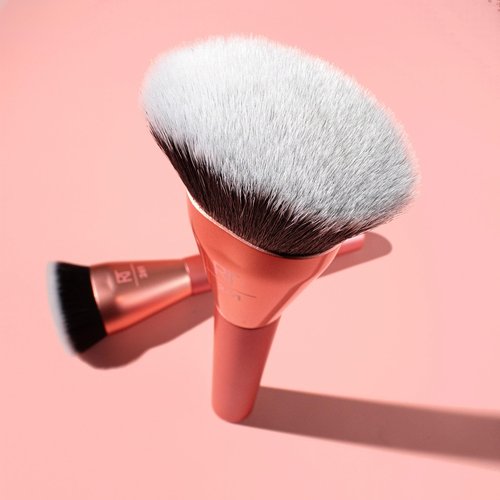 Real Techniques Snatch + Sculpt Contour Makeup Brush, For Liquid & Cream Contour & Bronzer, Flat Top, Oval Head For Blending, Dense Bristles, Stocking Stuffer, Vegan & Cruelty Free, 1 Count