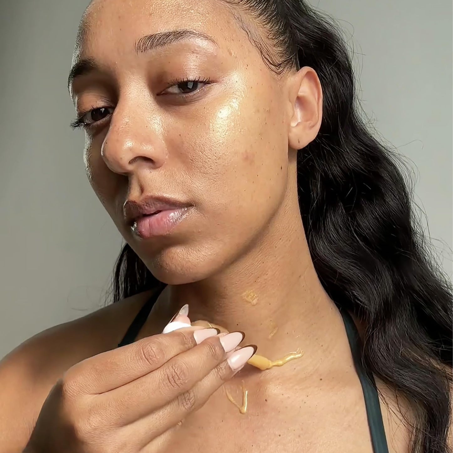 APTO Shimmer Drops w/Turmeric & Niacinamide: Nourishing Serum for a Subtle Sun-Kissed Face or Body Glow, 2 fl. oz.