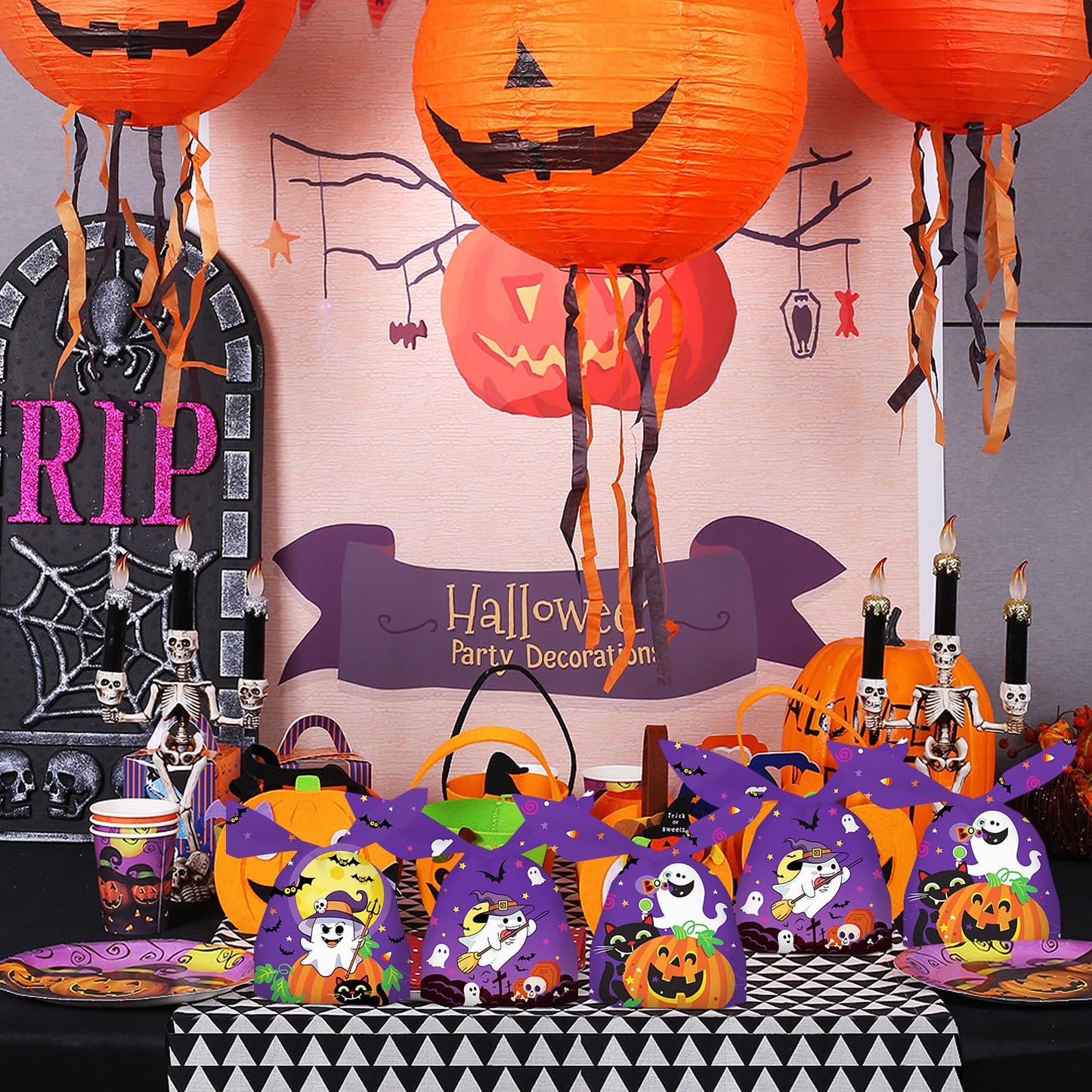SAILYLENCEY]100-Pack Halloween Candy Bags, Halloween Treat Bags, 6 Patterns, 2 Colors (Purple/Orange) for Party Favors