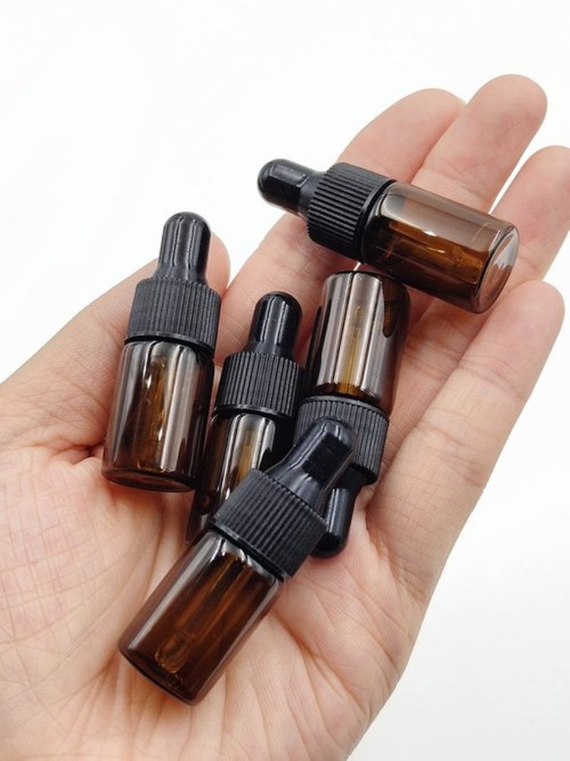 YYNGJCK 15Packs 5ml Tiny Amber Glass Mini Dropper Bottles for Essential Oils, Cosmetics, and Liquid Small Empty Travel Sample Vials with Dropper and Black Caps