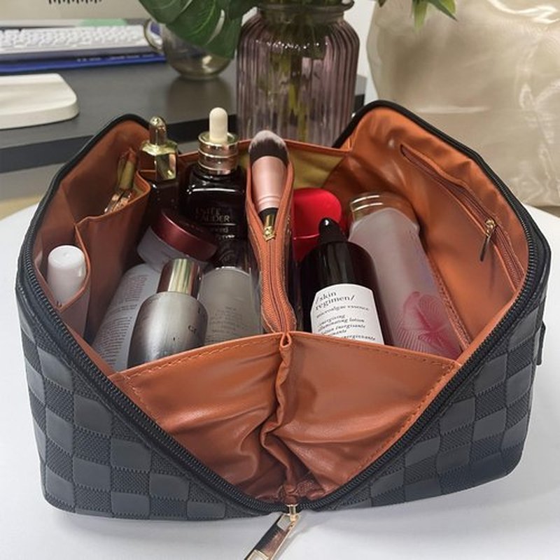 MINGRI Large Capacity Travel Cosmetic Bag for Women,Portable PU Leather Checkered Makeup Bag Water Resistant,Flat Open Multifunctional Storage Toiletry Bag with Divider and Handle (Pink)