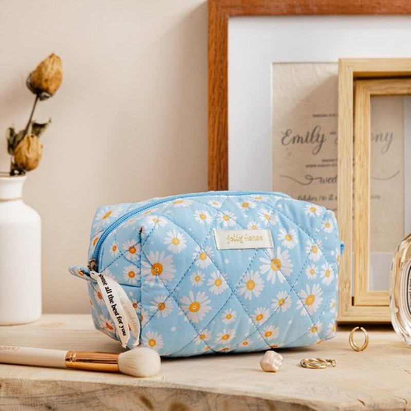 HBselect Quilted Makeup Bag Cute Makeup Bag Organizer Travel Cosmetic Bag Aesthetic Coquette Cotton Floral Make up Bag Toiletry Bags for Women Girls