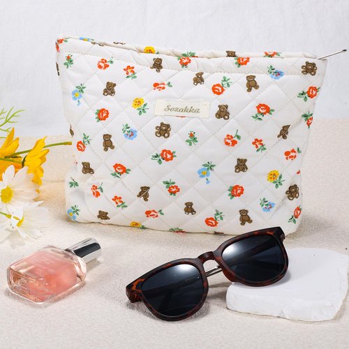 ZLFSRQ Cotton Quilted Makeup Bag Travel Cute Floral Cosmetic Bag for Women Large Coquette Flower Bear Makeup Pouch Zipper Cosmetic Pouch for Purse Aesthetic Makeup Organizer Portable Toiletry Bag