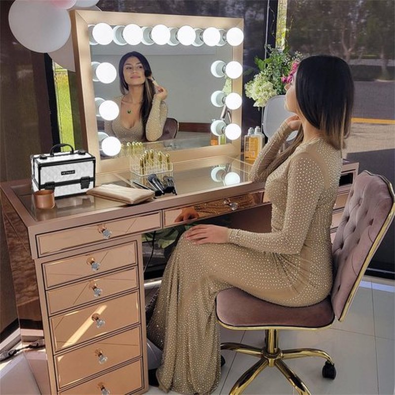 VETALLO Travel Makeup Box, Lockable Makeup Box Organizer I Makeup Train Case I Makeup Case Organizer I Makeup Box with Mirror I Large Makeup Organizer I Gifts For Her Women Bestie I White B