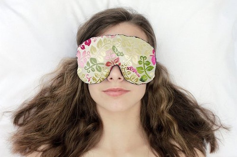 Candi Andi Handmade Opulence Yoga Eye Mask Pillow - Weighted Flaxseed Fill, Unscented, Satin & Velvet, Adjustable Strap - Ideal for Meditation & Restful Sleep -Creamy Leaves - TEMF-CL
